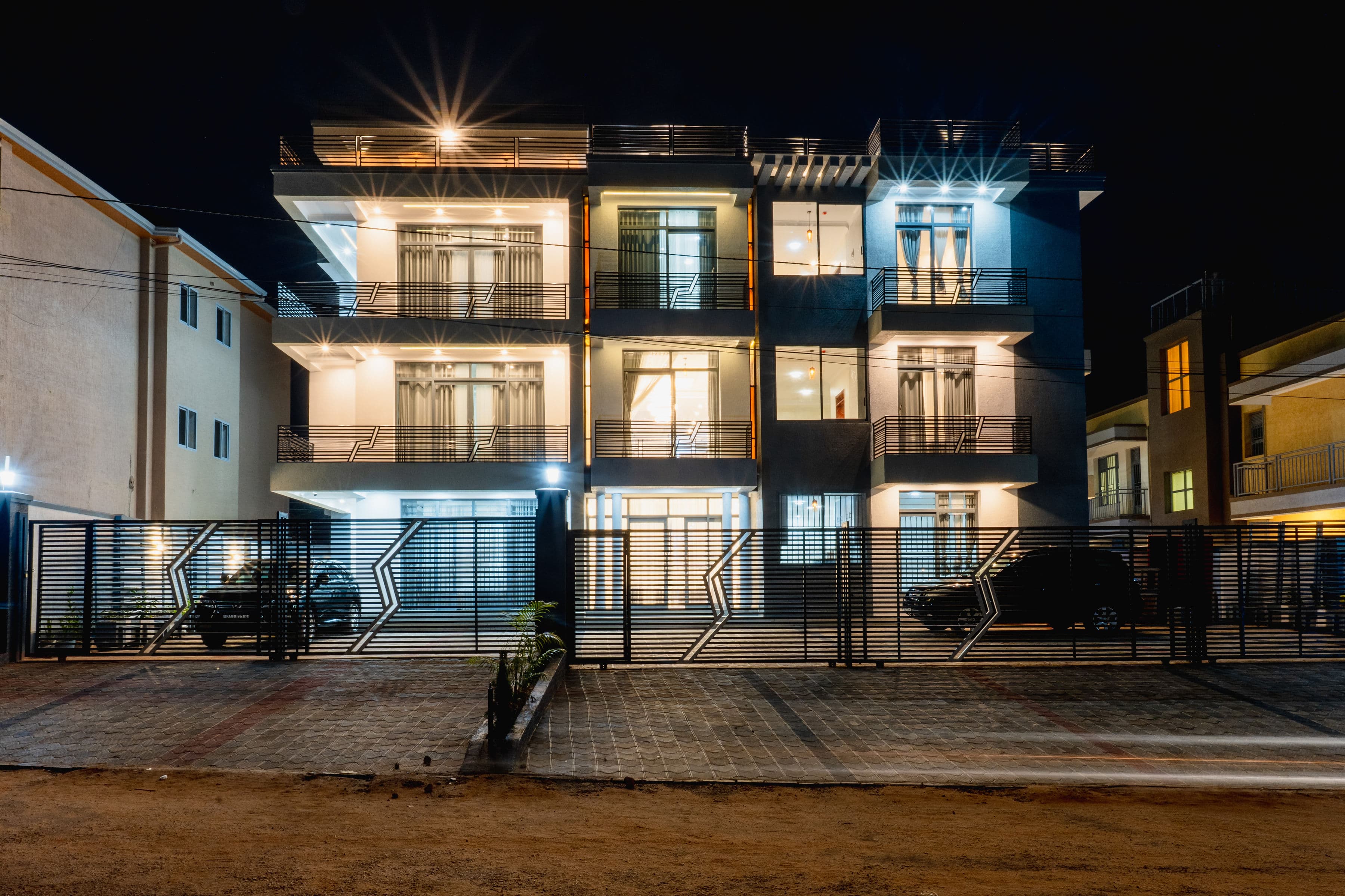 Unica House Night View